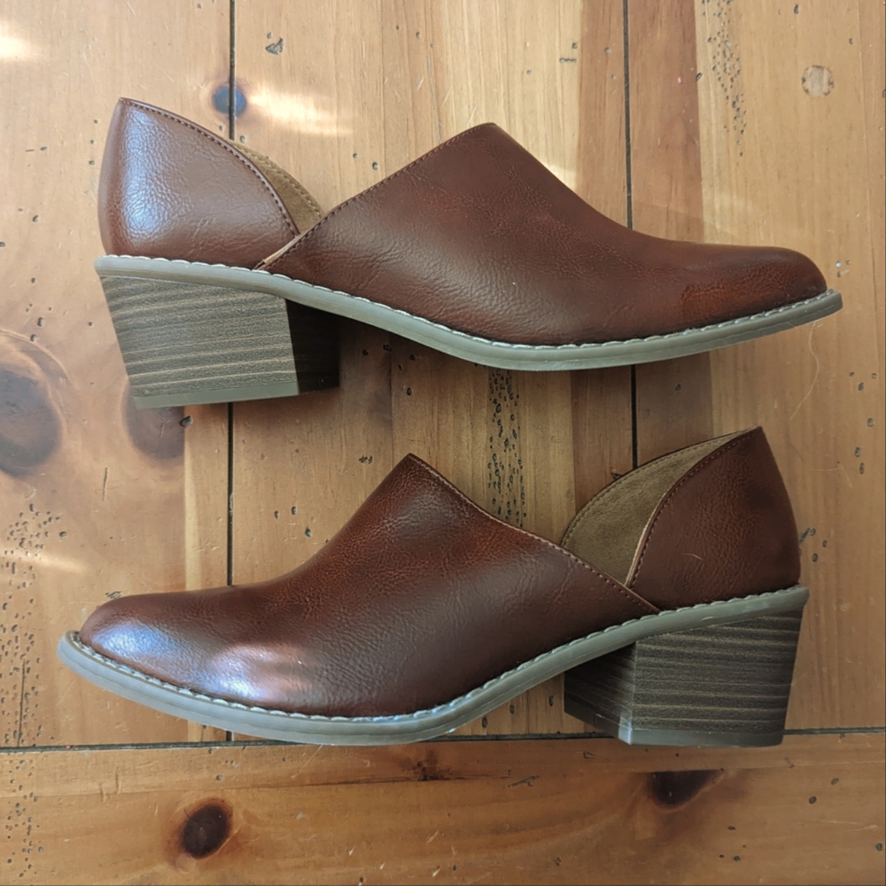 Women's Pointed Toe Open Ankle Bootie 9.5W Cognac Brown Faux Leather NWOT wide